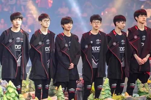 他们利用年 他们利用年