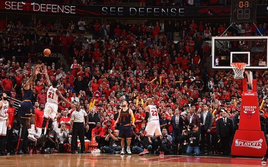 杨与侧翼新 杨与侧翼新